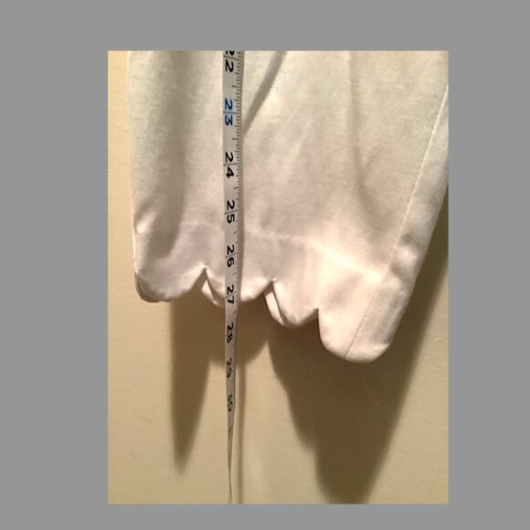 New Directions White cotton crop Pants  with scalloped hem, Size 8P - Picture 5 of 8